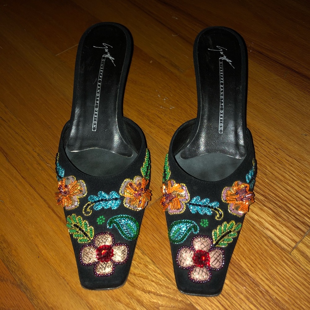 Floral Embroidered Vicini Kitten Heels